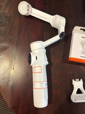 White Insta 360 Flow 2 Smartphone Gimbal
